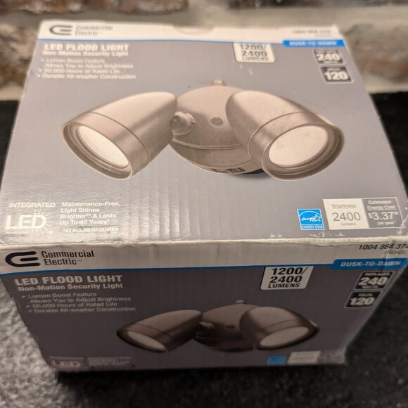 COMMERCIAL ELECTRIC Dusk-to-Dawn Bronze Twin Head LED Security Flood Light 4000K - Picture 1 of 9